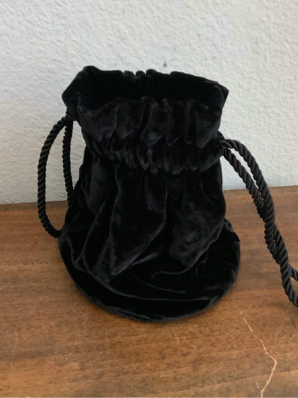 Doen Black Velvet Drawstring Pouch Bag - Picture 5 of 5